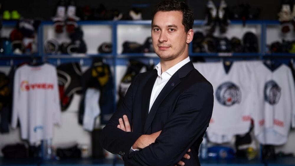 Petr Syrovátko Jr. jako viceprezident hokejového klubu HC Bílí Tygři Liberec.